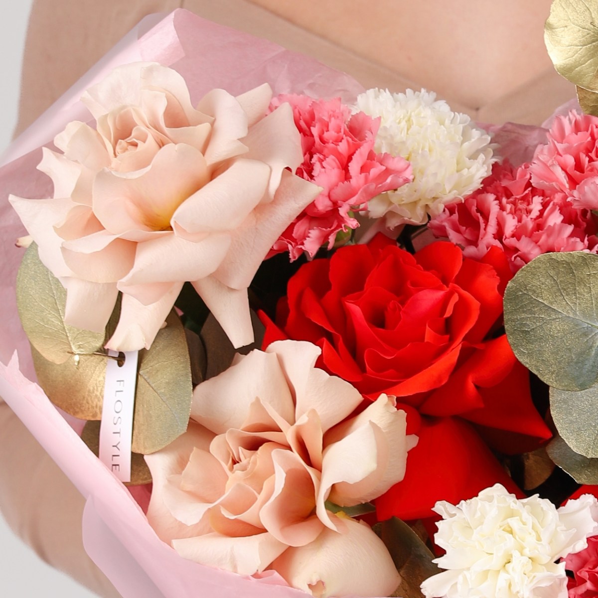 buket s francuzskimi rozami 7